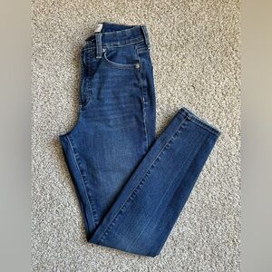 NWOT Universal Thread Size 6 Dark Blue Skinny Jeans